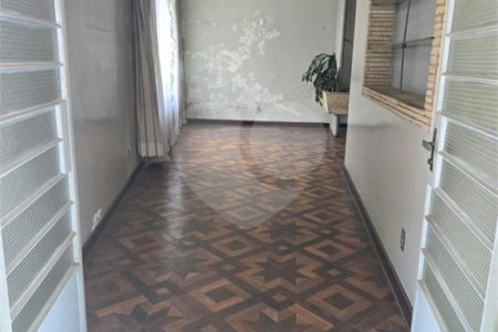 Casa com 244m² , 2 dormitórios , 3 vagas , à venda no Bosque da Saúde.
