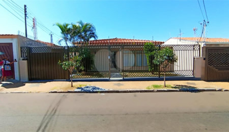 Casa à venda com 3 quartos, sendo 1 suíte, no Centro, São Carlos, SP