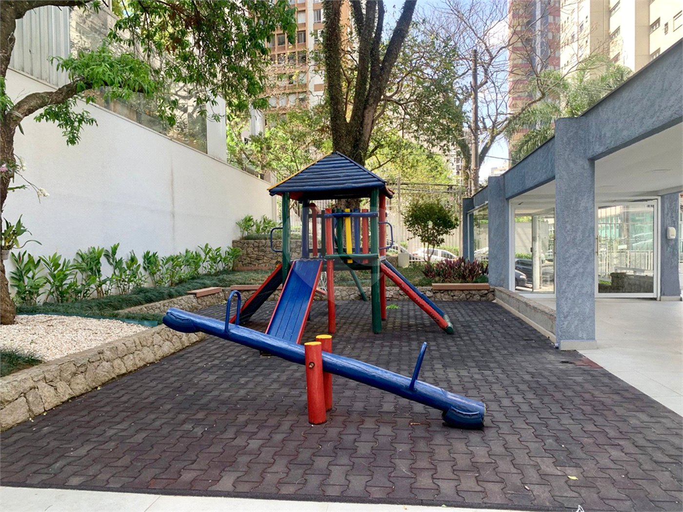 Excelente oportunidade! Paraíso 125m², 3dormitórios sendo 1 suíte, 1 vaga.