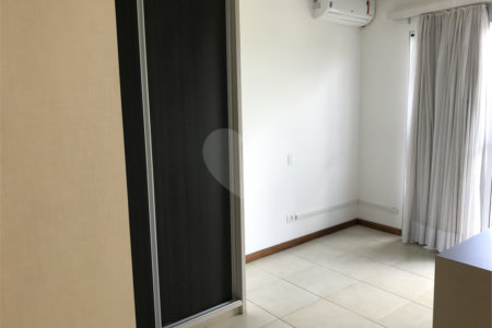 Sobrado para venda no condomínio de alto padrão Village Damha II