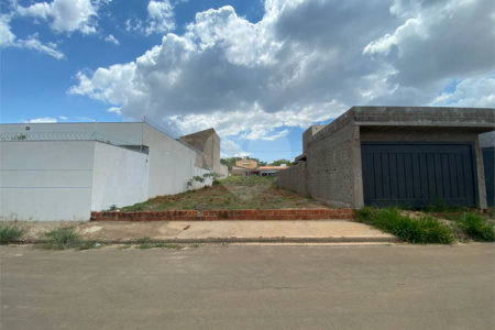 Terreno com 250,00 m² de área total.