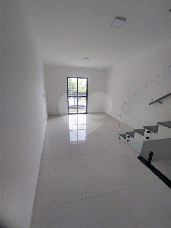 Sobrado à venda com 3 quartos, sendo 1 suíte, em Vila Carrão, São Paulo, SP