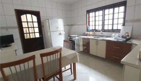 Sobrado à venda com 3 quartos, sendo 1 suíte,  em Vila Bernadotti, Mogi das Cruzes, SP