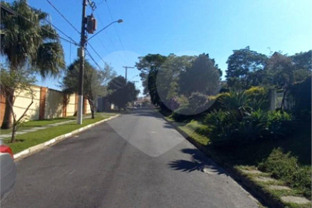 Casa à venda com 3 suítes no condomínio Residencial Parque Arco-íris, Atibaia - SP