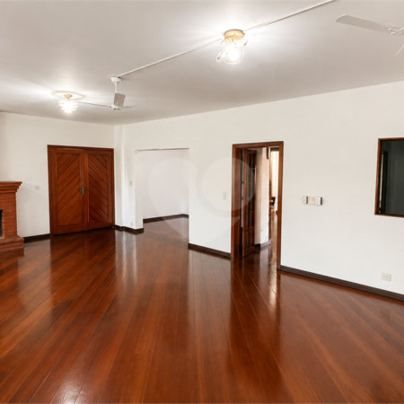 Sobrado à venda com 4 quartos, sendo 2 suítes, em Vila Pires, Santo André, SP