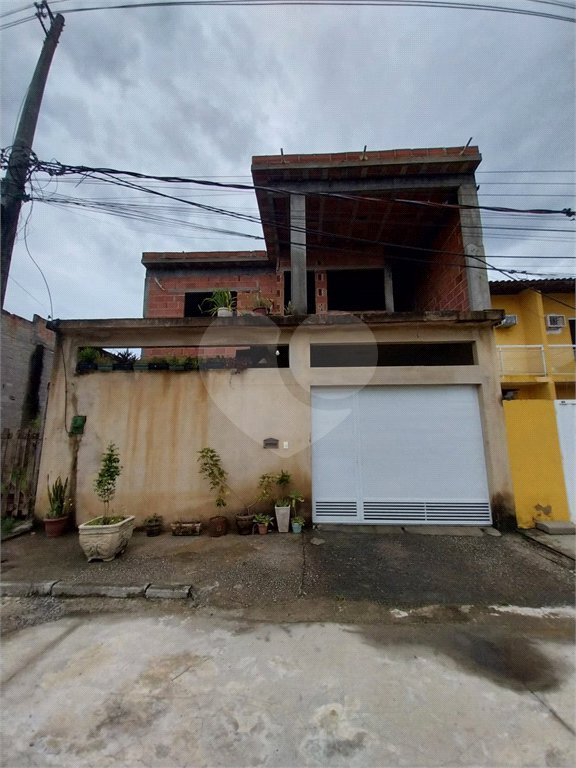 Casa à venda com 4 quartos, sendo 1 suíte, no condomínio Gramado do Mendanha, Rio de Janeiro - RJ