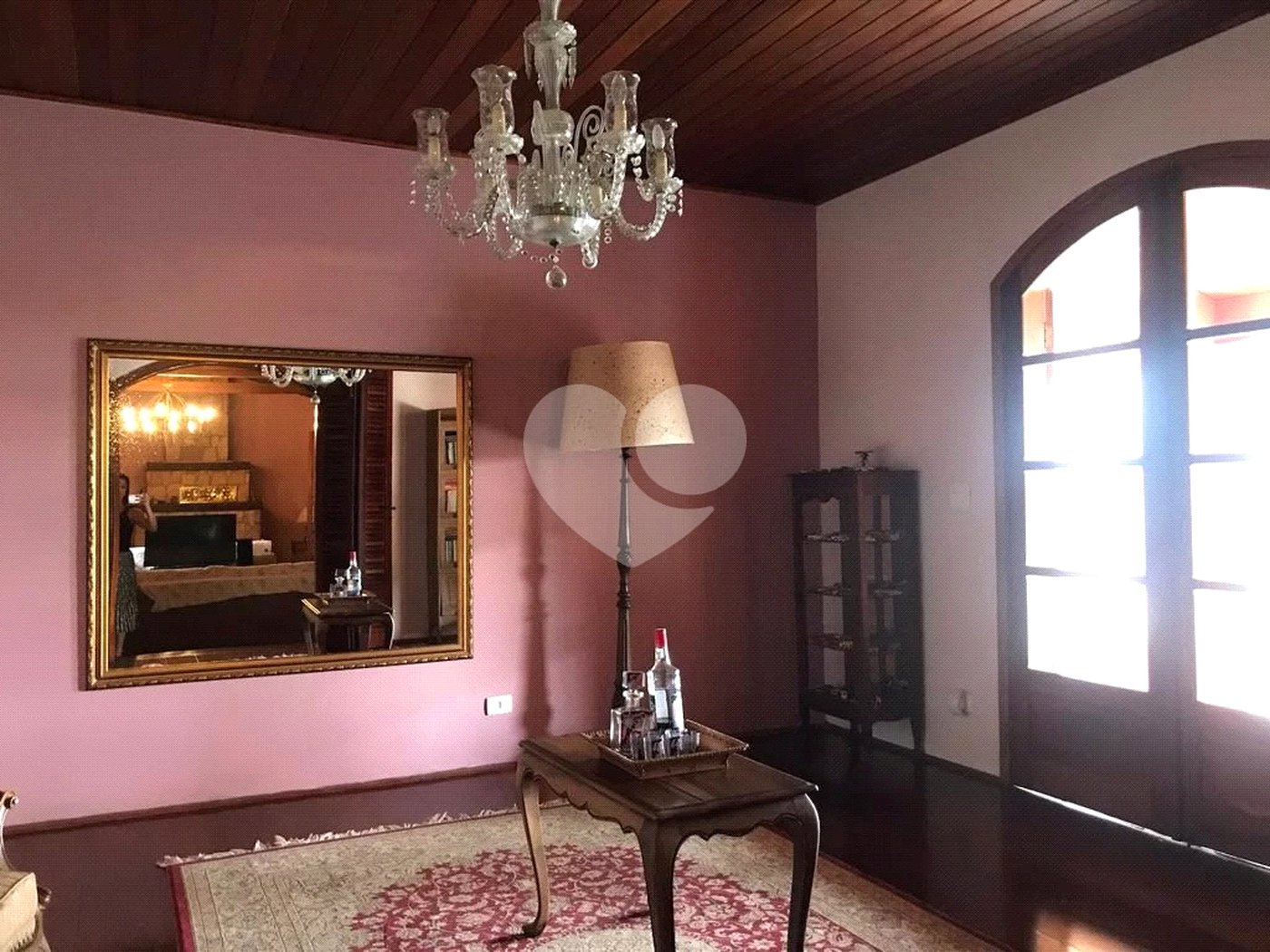 Casa à venda com 5 quartos, sendo 3 suítes, no condomínio Alpes da Cantareira, Mairiporã - SP