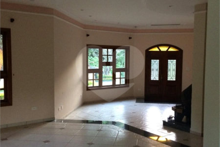 Casa à venda com 4 quartos, sendo 2 suítes, no condomínio Flamboyant, Atibaia - SP