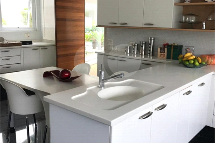 Casa à venda com 4 quartos, sendo 8 suítes, no condomínio Residencial Jd. Ibiratiba, São Paulo - SP