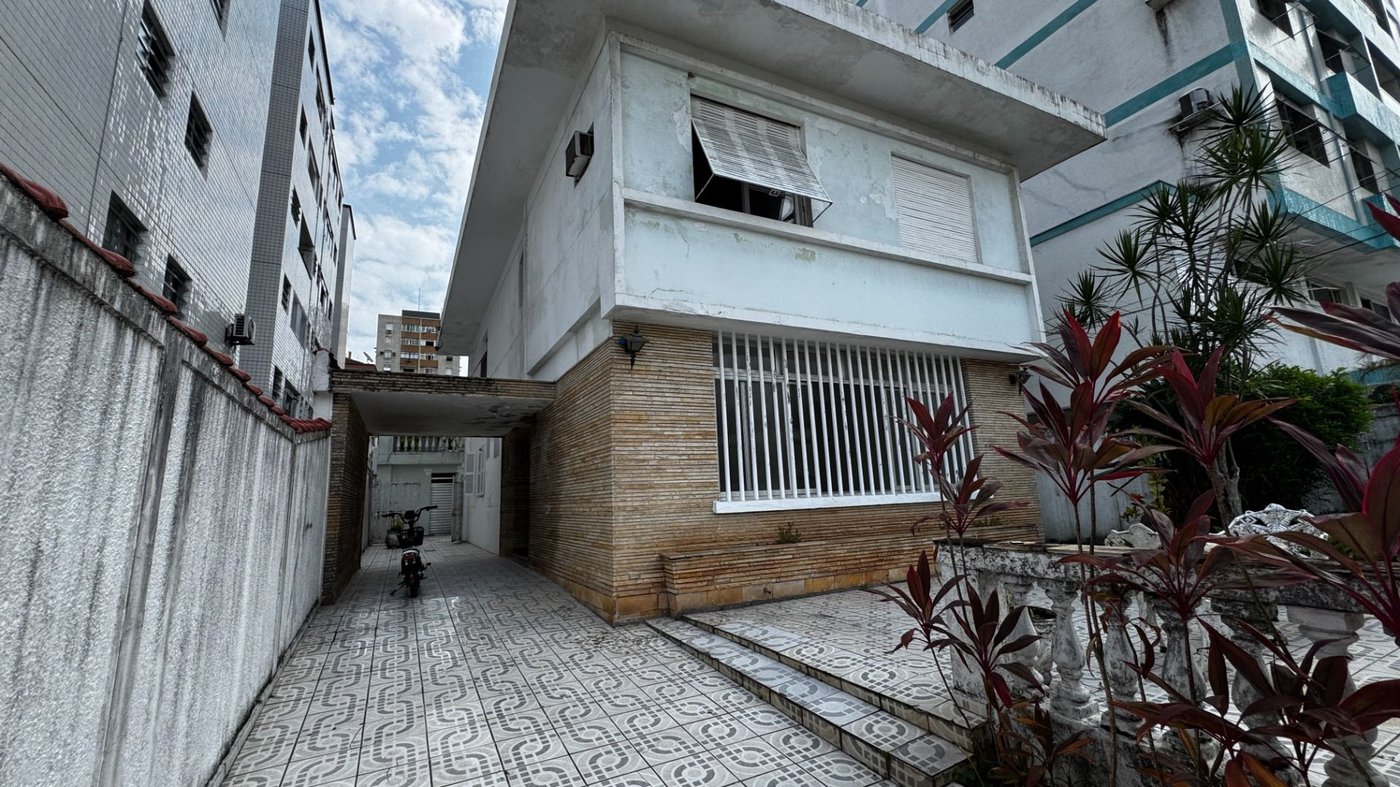 Casa dos Sonhos no Canal 6 – Piscina, Privacidade e 450m² de Terreno