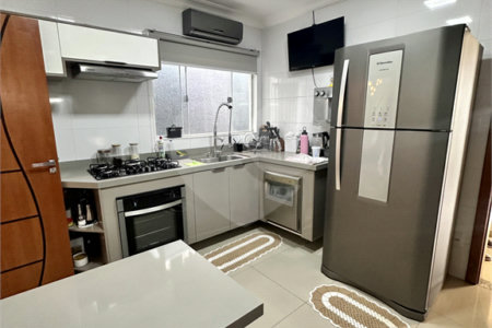 Sobrado à venda com 4 suítes em Jardim Shangri-lá, Cuiabá, MT