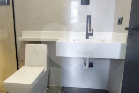 Casa à venda com 5 suítes no condomínio Figueira Garden, Atibaia - SP