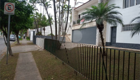 Casa Térrea à venda ou para alugar com 3 quartos, sendo 1 suíte,  em Caxingui, São Paulo, SP