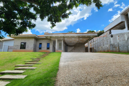 Casa à venda com 3 suítes no condomínio Residencial Jardim Primavera, Louveira - SP