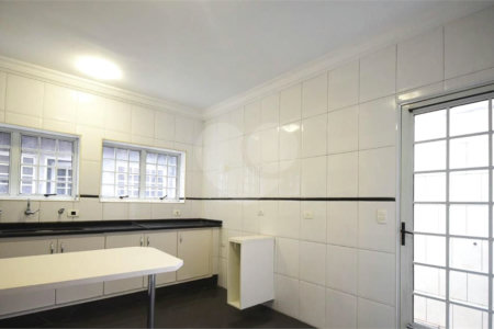Casa à venda com 4 quartos, sendo 3 suítes, em Super Quadra Morumbi, São Paulo, SP