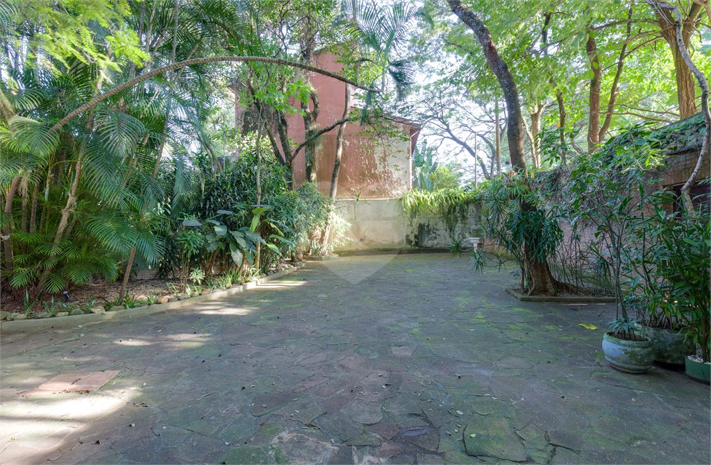 Casa Térrea à venda com 5 quartos, sendo 2 suítes, em Alto da Boa Vista, São Paulo, SP