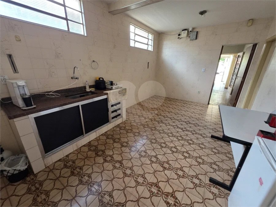 Casa térrea à venda com amplo quintal e grande potencial na Vila Nery