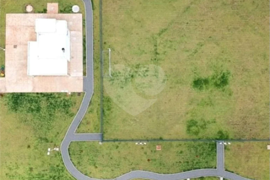 Terreno a venda com 300 metros quadrados no Condomínio Soleil