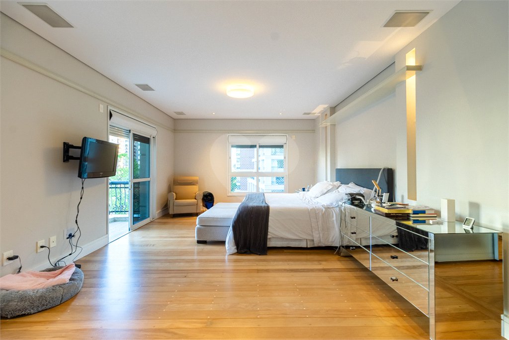 Apartamento à venda com 5 suítes em Moema, São Paulo, SP