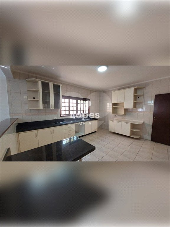 Casa à venda com 3 quartos, sendo 1 suíte, no condomínio Eldourado, São José dos Campos - SP
