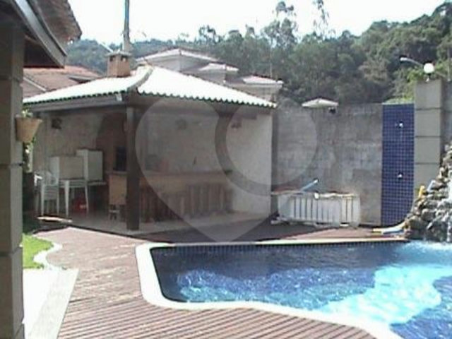 Sobrado à venda com 4 suítes em Horto, São Paulo, SP