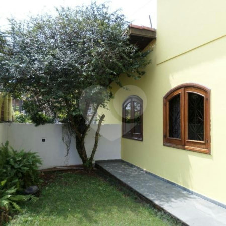 Sobrado à venda com 4 quartos, sendo 2 suítes,  em Interlagos, São Paulo, SP