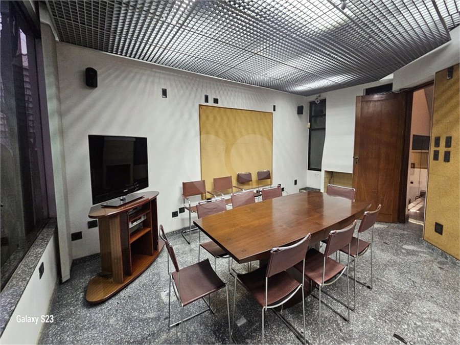 Casa à venda com 8 quartos, sendo 2 suítes, em Indianópolis, São Paulo, SP