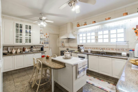 Casa à venda com 5 quartos, sendo 3 suítes, em Alto da Boa Vista, São Paulo, SP
