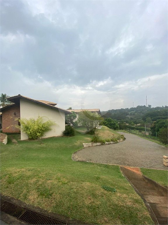 Casa à venda com 4 suítes no condomínio Vale da Santa Fé, Vinhedo - SP