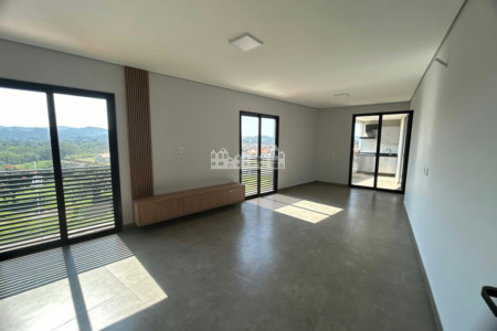 Apartamento à venda com 3 quartos, sendo 1 suíte, no centro de Atibaia - SP
