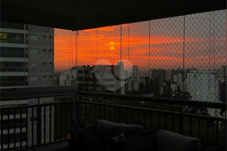 Apartamento à venda com 3 suítes em Vila Andrade, São Paulo, SP