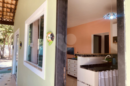 Casa em condomínio para alugar com 2 quartos, sendo 1 suíte, em Caravelas, Armação dos Búzios, RJ