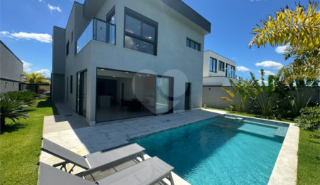 Casa à venda com 4 suítes no condomínio Villas do Golf, Itu - SP