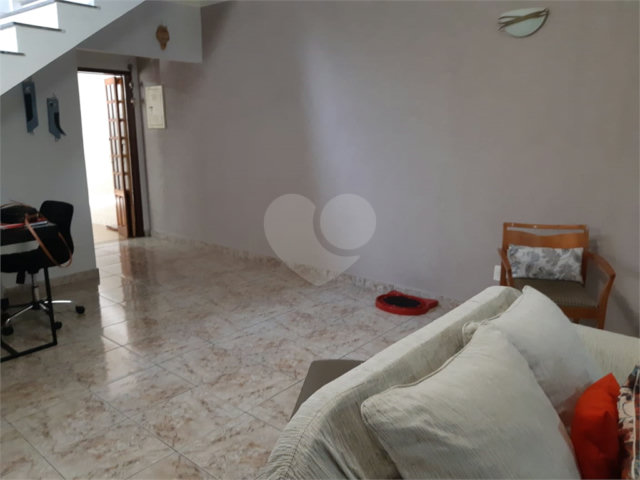 Sobrado à venda com 3 quartos, sendo 1 suíte,  em Vila Romero, São Paulo, SP