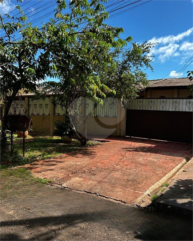 Sobrado à venda com 6 quartos, sendo 1 suíte, no Centro, Ponta Porã, MS