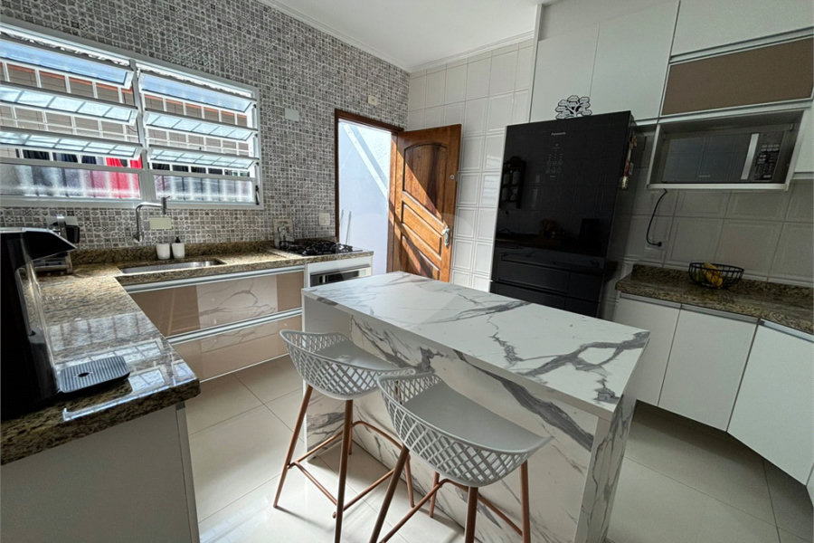 Casa à venda com 3 quartos, sendo 1 suíte, no condomínio Mira Estrela, São Paulo - SP