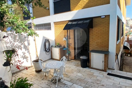 Sobrado à venda com 4 quartos, sendo 2 suítes, em Jardim Leonor, São Paulo, SP