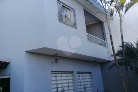 Sobrado à venda com 2 quartos, sendo 1 suíte, em Cidade Boa Vista, Suzano, SP