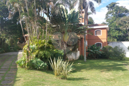 Casa à venda ou para alugar com 5 quartos, sendo 1 suíte, em Cumbari, Mairiporã, SP
