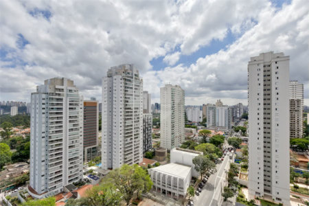 Apartamento à venda com 2 suítes em Santo Amaro, São Paulo, SP