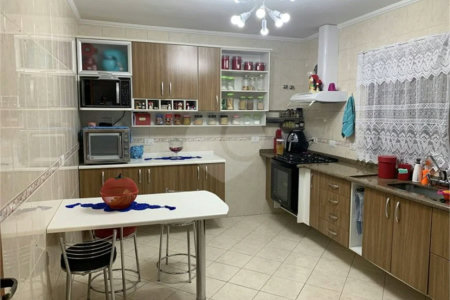 Casa à venda com 3 quartos, sendo 1 suíte, no condomínio Residencial Gabriela, São Paulo - SP