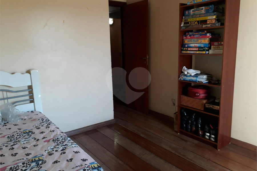 Sobrado à venda com 4 quartos, sendo 1 suíte, em Vila Constança, São Paulo, SP