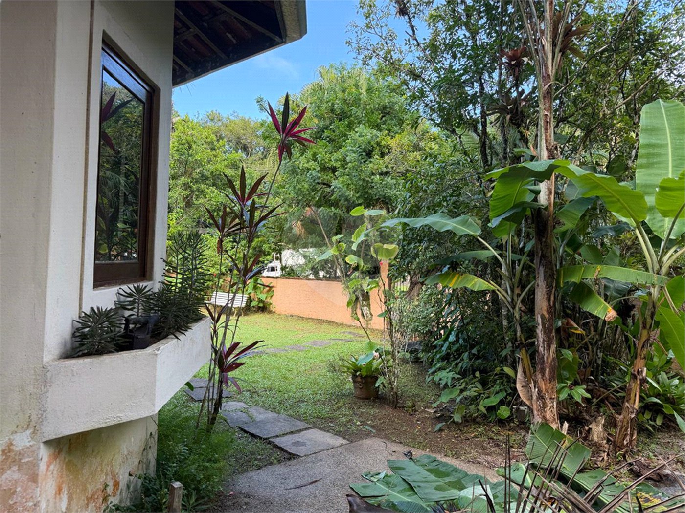 Casa à venda com 6 suítes em Massaguaçu, Caraguatatuba, SP