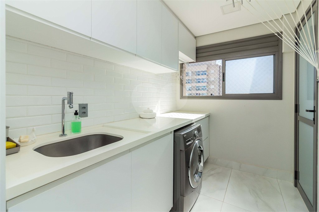 Apartamento à venda com 3 suítes em Vila Gumercindo, São Paulo, SP