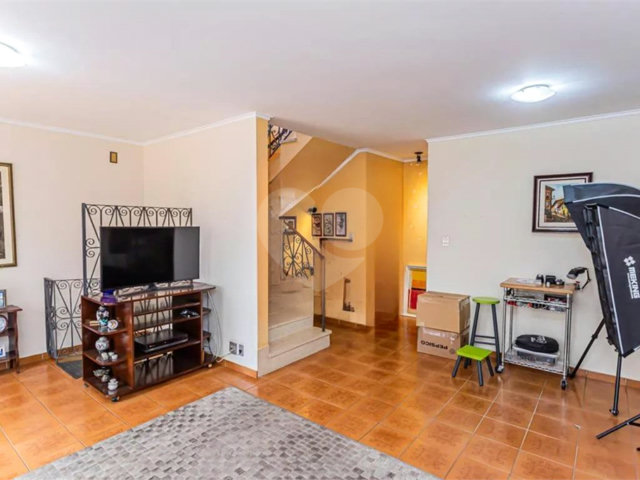 Sobrado à venda com 3 quartos, sendo 1 suíte,  em Vila Carolina, São Paulo, SP