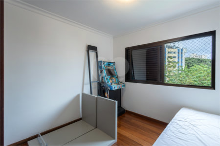 Apartamento à venda com 4 quartos, sendo 3 suítes,  em Jardim Monte Kemel, São Paulo, SP