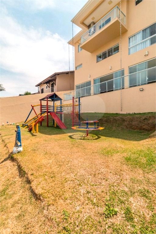 Casa à venda com 3 quartos, sendo 1 suíte, no condomínio Vale do Sol, Bom Jesus dos Perdões - SP