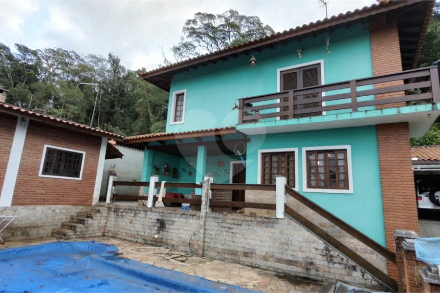Casa à venda com 4 quartos, sendo 1 suíte, no condomínio Parque Suiça, Caieiras - SP