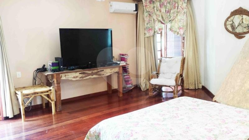 Sobrado à venda com 4 quartos, sendo 2 suítes, em Alto da Boa Vista, São Paulo, SP