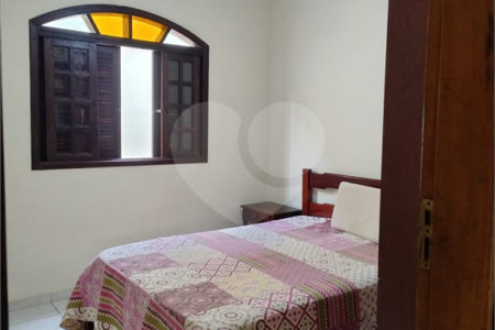 Sobrado à venda com 6 quartos, sendo 2 suítes, em Balneário Stella Maris, Peruíbe, SP